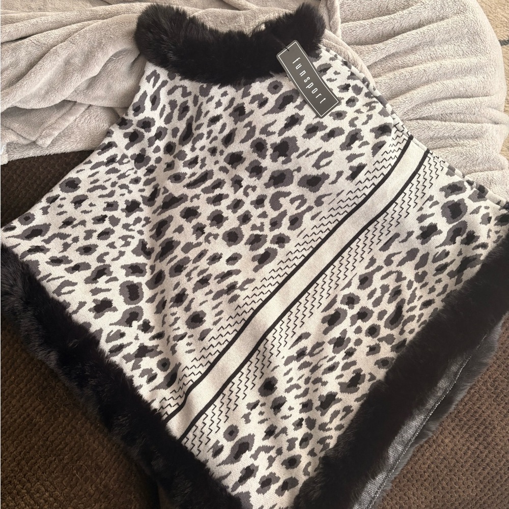Inamorata Black and White Leopard Print Women's Top